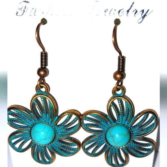 Beautiful turquoise flower dangle earrings - Picture 6 of 6